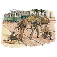 Dragon 1/35 Panzergrenadies (Arnhem 1944) Plastic Model Kit [6161]