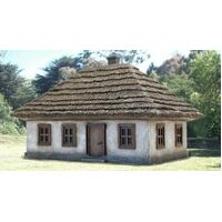 Pegasus 1/72 Ukrainian Style House - Pre-painted cold cast (2 per pack)