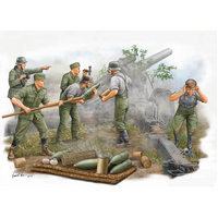 Trumpeter 1/35 German Field Howitzer Gun Crew (on firing)