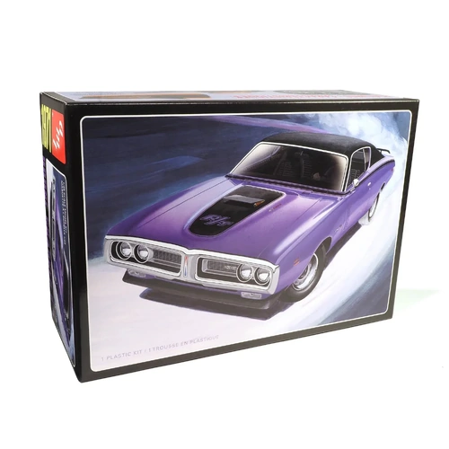 AMT 1/25 1971 Dodge Hemi Charger R/T  Plastic Model Kit