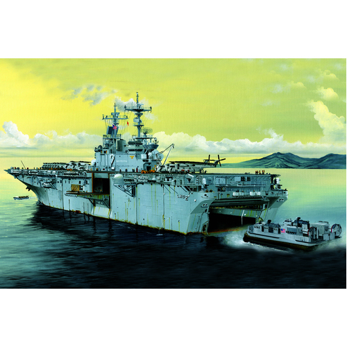 HobbyBoss 1/700 Essex LHD-2 Plastic Model Kit [83403]