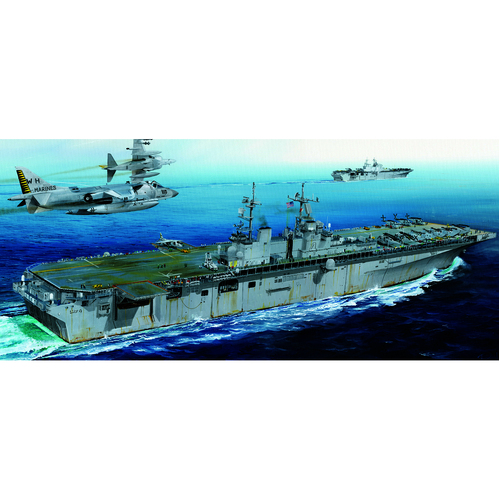 HobbyBoss 1/700 Boxer LHD-4 Plastic Model Kit [83405]