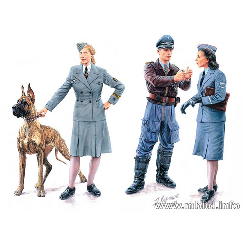 Master Box 1/35 Women at War: Germany, Luftwaffe Helferinnen Plastic Model Kit