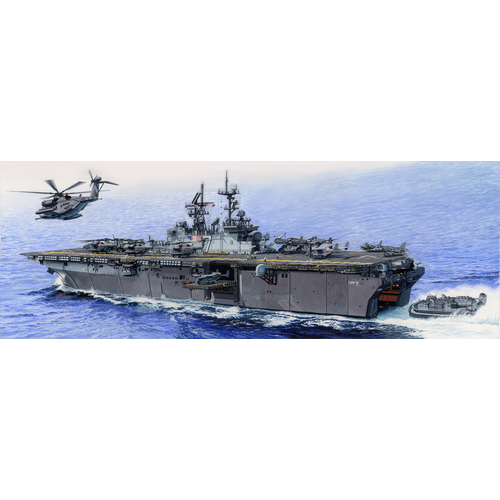 Trumpeter 1/350 USS IWO JIMA LHD-7 Plastic Model Kit [05615]